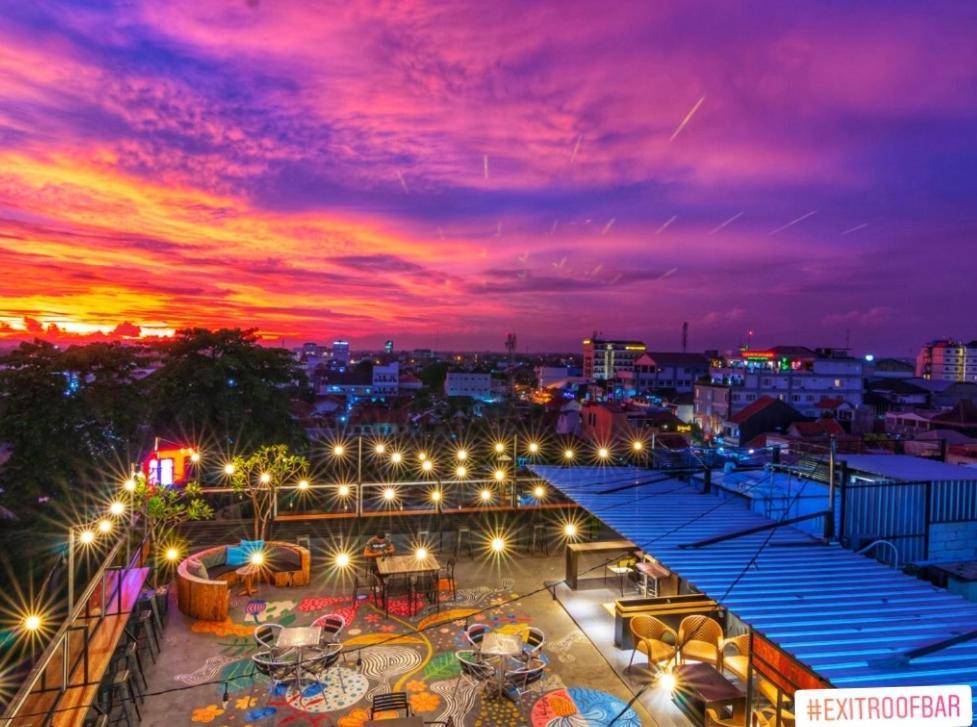 Отель Regantris Malioboro Джокьякарта Экстерьер фото